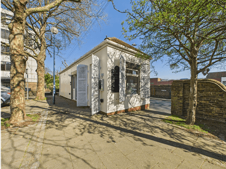 A TRULY UNIQUE FREEHOLD TOWN CENTRE DETACHED PROPERTY